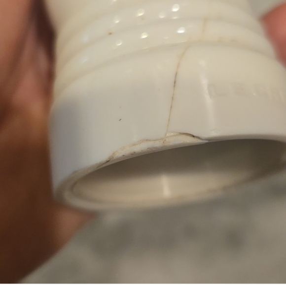 Le Creuset White Salt and Pepper Grinders - Picture 2 of 6